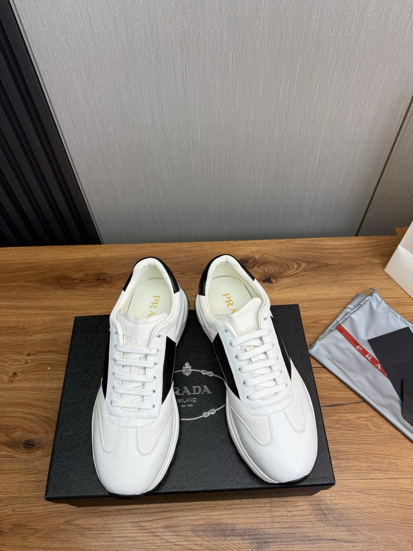 Men's shoes 💰800💰 [PRADA] Men's shoes are popular in the counter, official website is synchronized, 1 high-quality shipment ✔️Original cowhide + cowhide lining, 1🆚1 replica, original sole, 38-45 (38.45 custom-made, non-returnable)